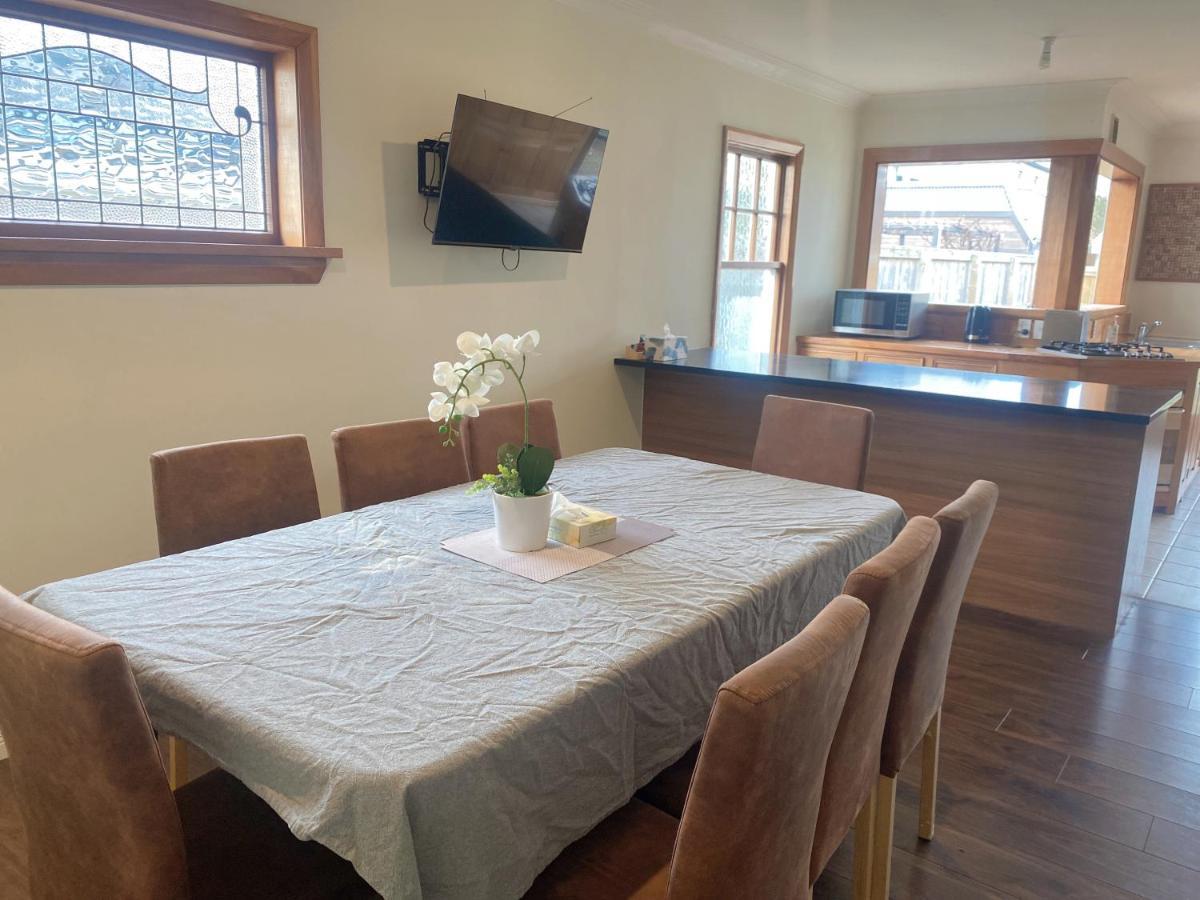 Merivale Four Bedroom House ไครสต์เชิร์ช ภายนอก รูปภาพ